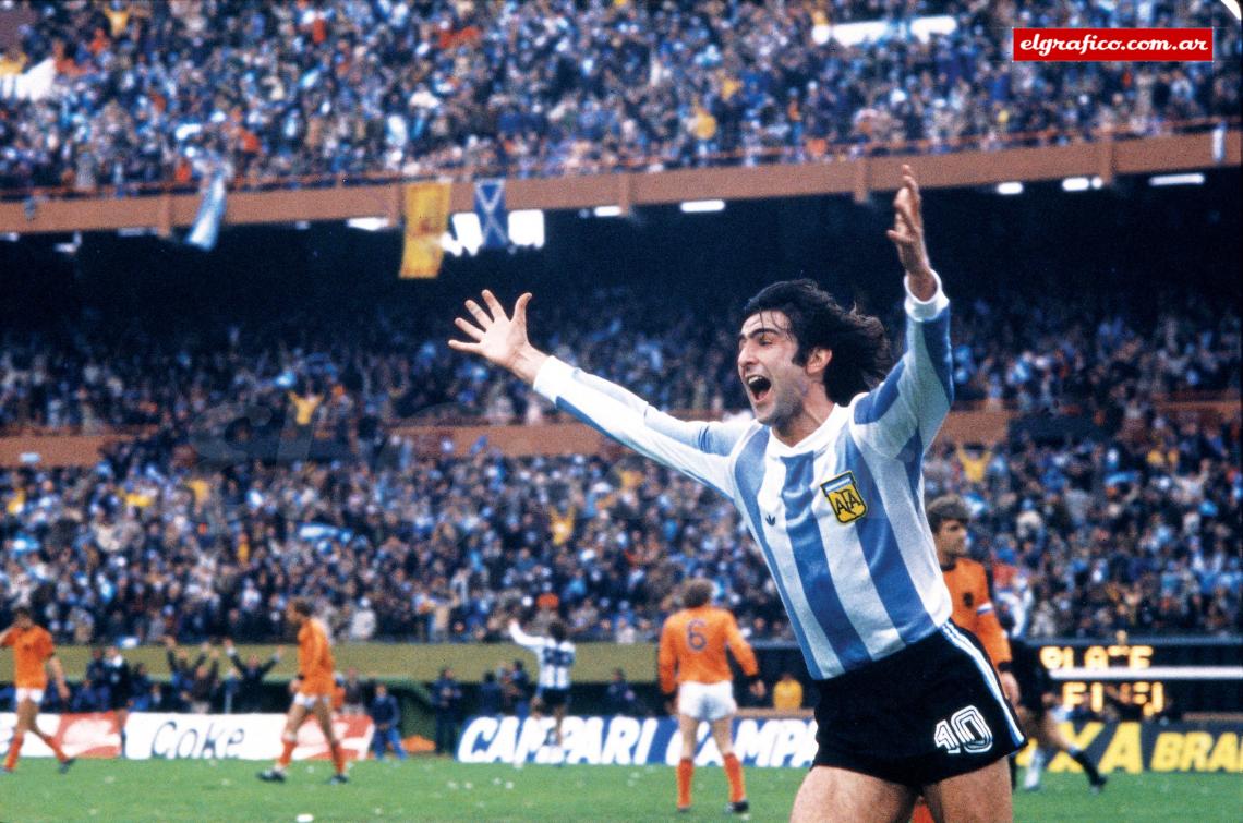 Imagen El grito sagrado del El Matador del primer gol. Una foto emblemática del Mundial.