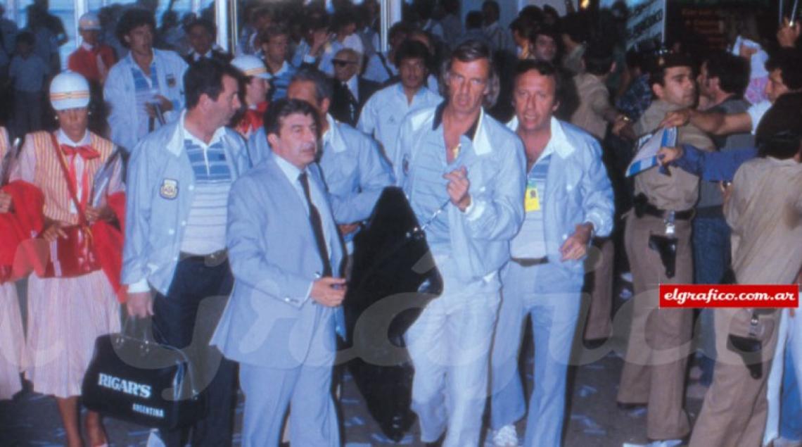 Llega el Campeón, con Grondona y Menotti a la cabeza.