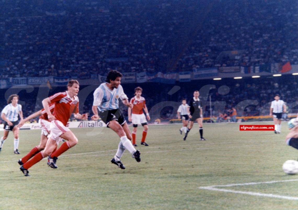 El gol de Burruchaga frente a los soviéticos.