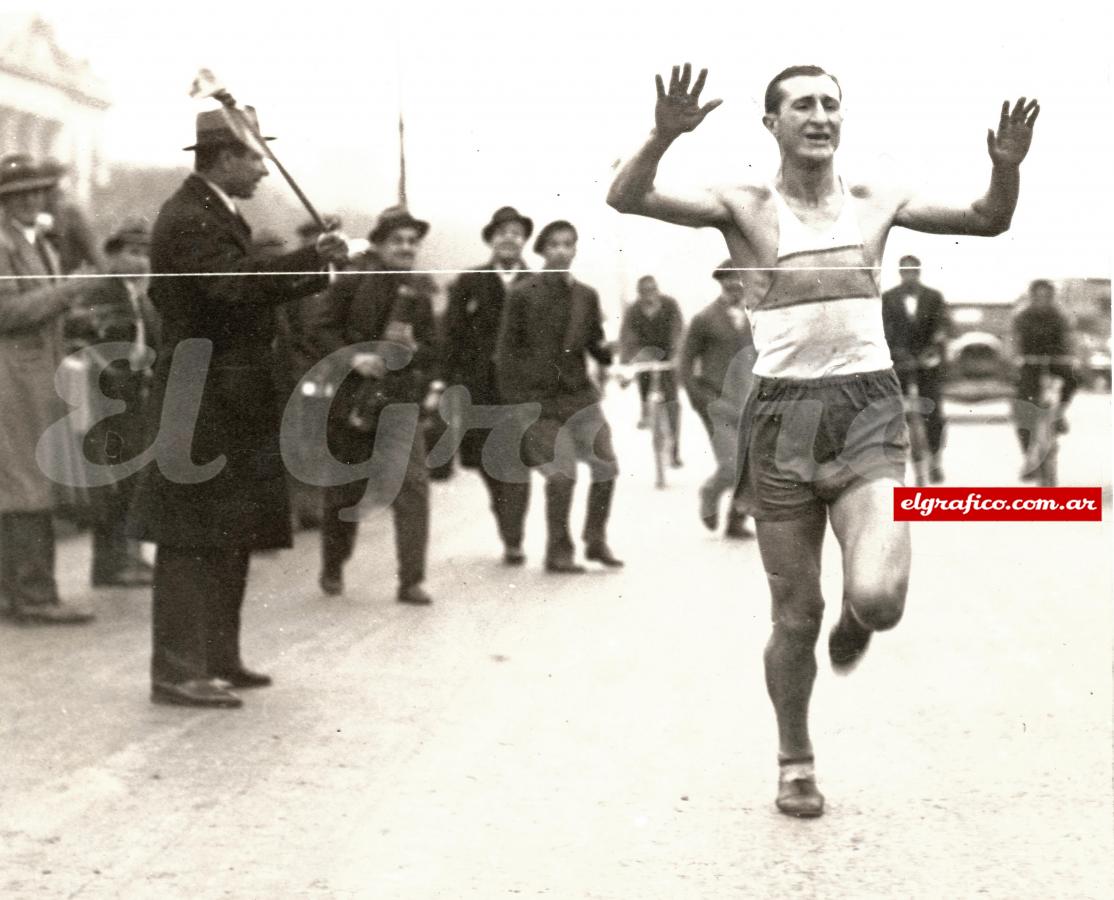 Imagen En 1931 el argentino Juan Carlos Zabala estableció en Viena el record mundial de 30.000 metros, marca que superaría Ribas el 27-5-32 en el club GEBA en Buenos Aires.