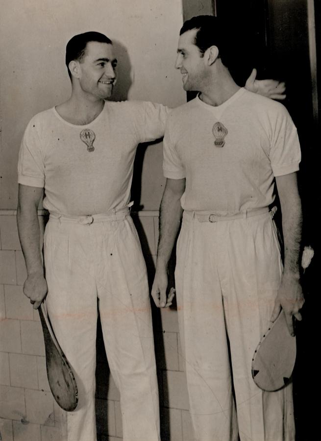 Imagen Una foto del archivo de El Gráfico de José Ayesta con su compañero Jaime Diaz representando al Club Huracán.