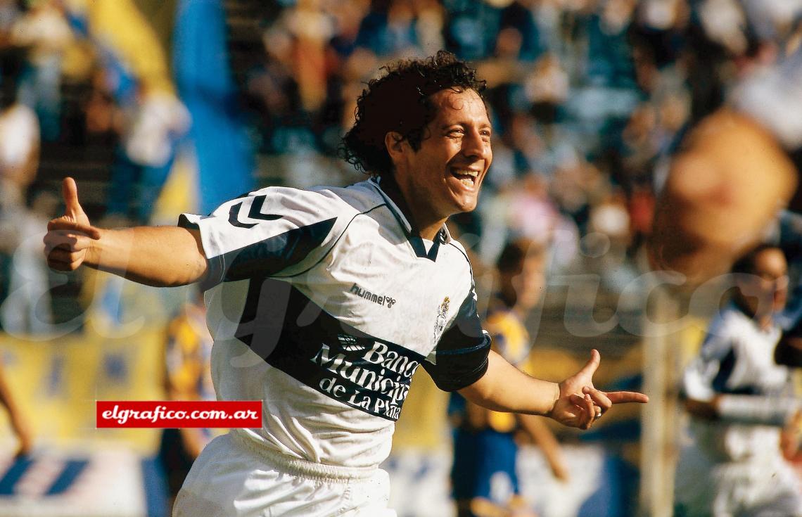 Imagen En Gimnasia fue ídolo como jugador.