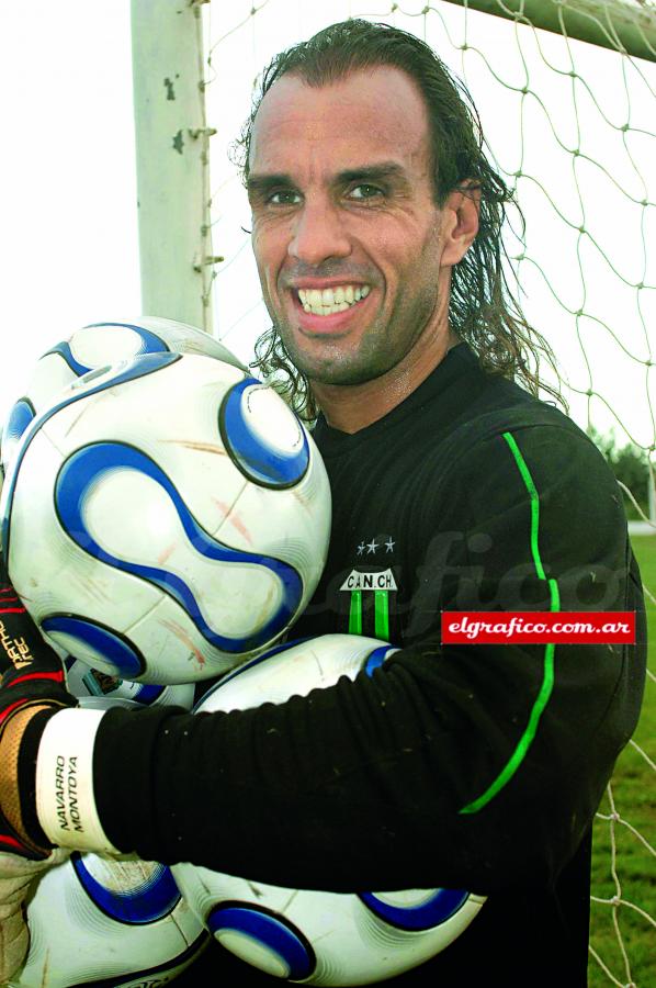 En el 2007, el Mono atajaba en Nueva Chicago, el 12° club en su carrera. Foto: Jorge Dominelli
