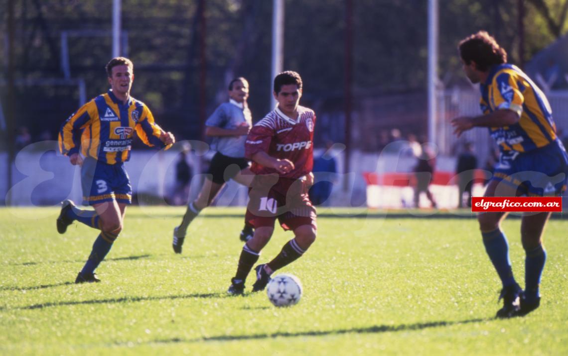 Imagen En 1995 llegó al Lanús de Cúper. Con Ariel "Caño" Ibagaza formaron un mediocampo de fútbol de enorme calidad. 