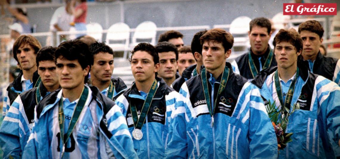 Imagen En 1996 formó parte del plantel de la Selección que logró la medalla de Plata en los Juegos Olímpicos de Atlanta.En 1997 era titular en el equipo de Passarella pero antes de un partido de eliminatorias debió ser internado de urgencia.