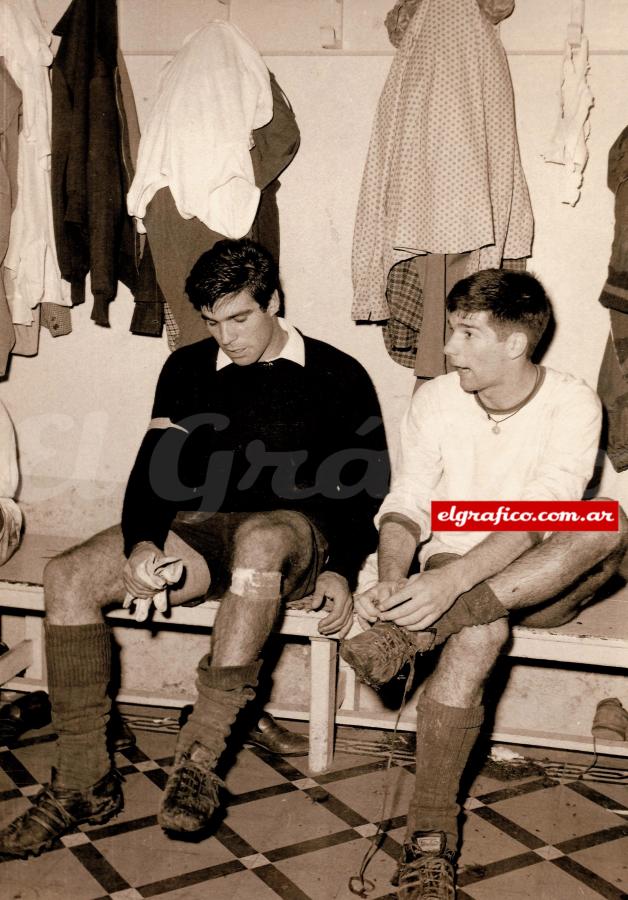 Con el Bambino Veira después de un partido en el vestuario.