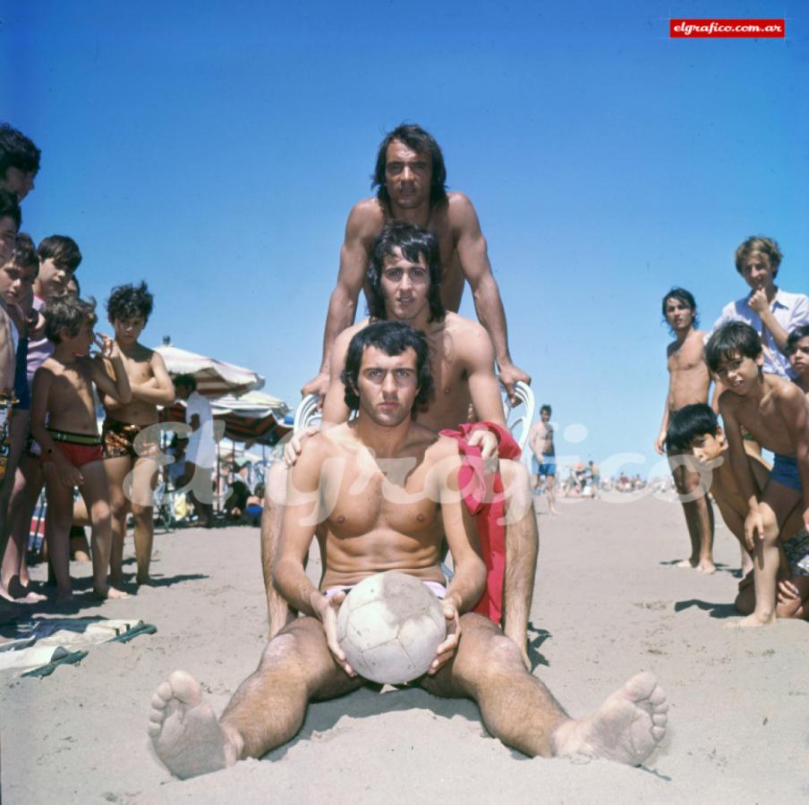 Imagen 1973 “Pinino” Mas (27), Norberto Alonso (20 recién cumplidos) y Carlos Morete (21) 