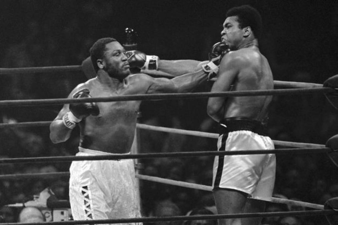 Imagen Frazier y Alí se habían enfrentado dos veces antes: en 1971 (Frazier gana y  le quita el invicto a Clay), y 1974 gana Ali, ambas por decisión unánime.