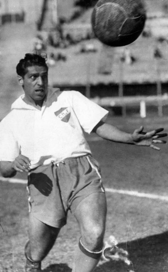 Imagen Jugó en el Tricolor entre 1950 y 1953, con una etapa intermedia en Boca Juniors.