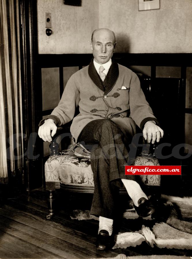 Imagen Imágen inédita del uno de los pioneros del cabezazo en Argentina, Harold "el pelado" Ratcliff, en 1936 más dos décadas después de su retiro. 
