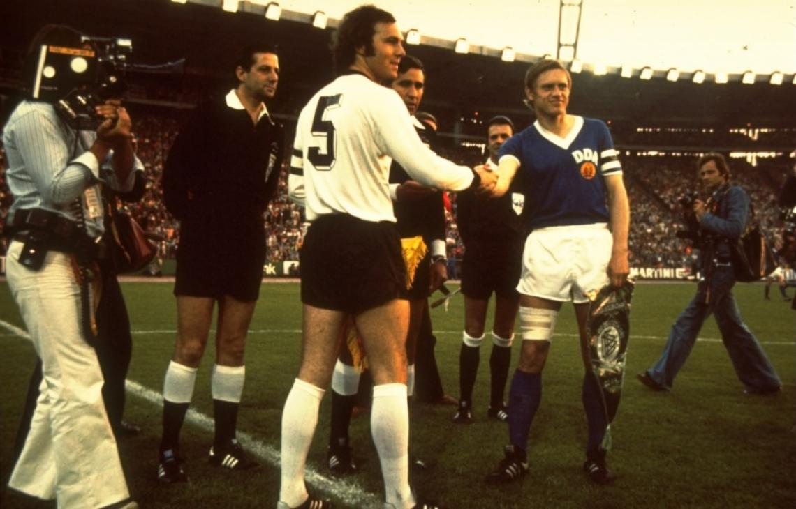 Con Bernd Brausch en un partido hisórico del Mundial 74: las dos Alemanias, frente a frente