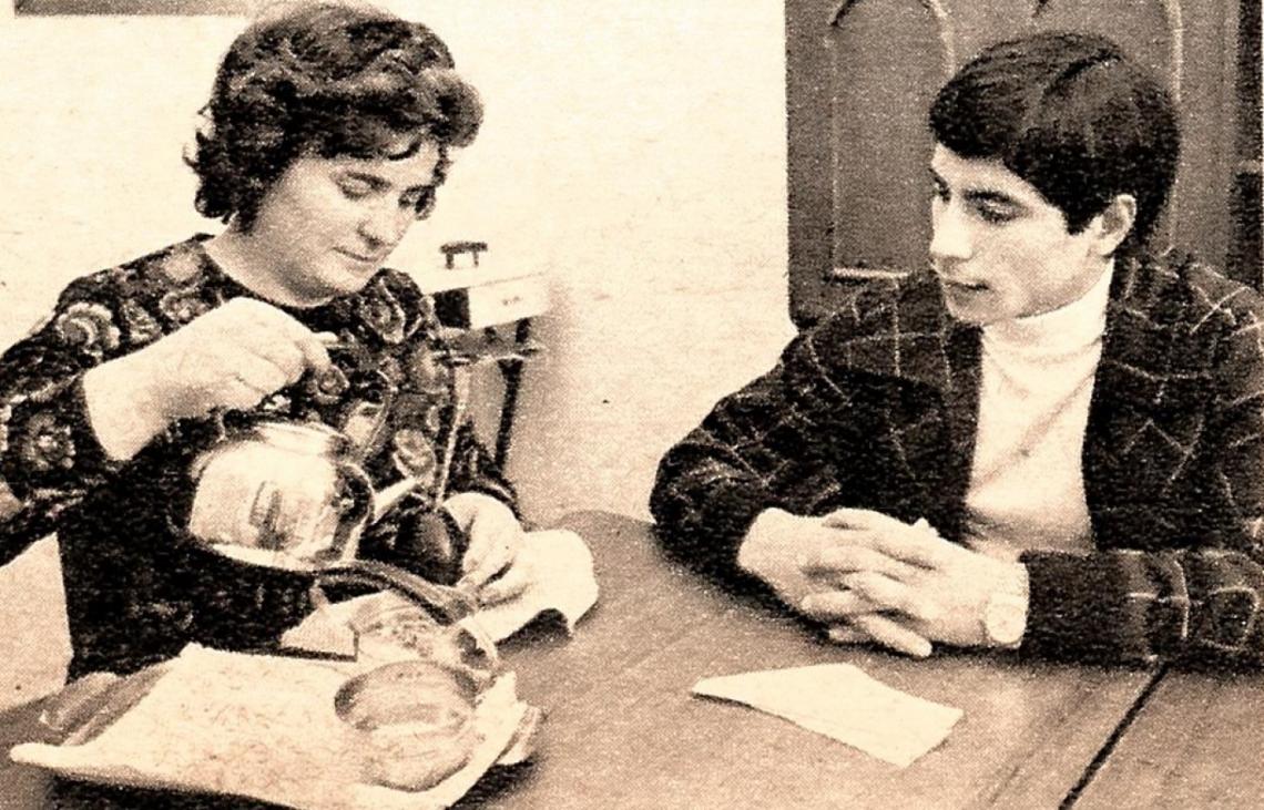 El hábito del mate con la tía Margarita. Esta es la casa de ahora "Pero ya le compré una enorme a la familia. Era mi primera obligación con los viejos." Foto: RICARDO ALFIERI