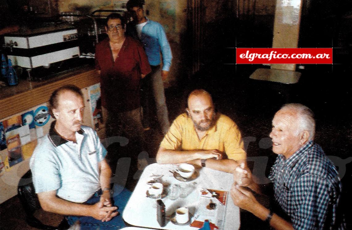 Junto a otros dos próceres canallas: Aldo Poy y el Negro Fontanarrosa,