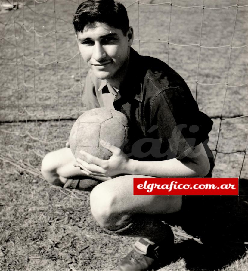 Imagen 19.9.56. Griffa con la de Newell´s, antes de un partido frente a Boca.