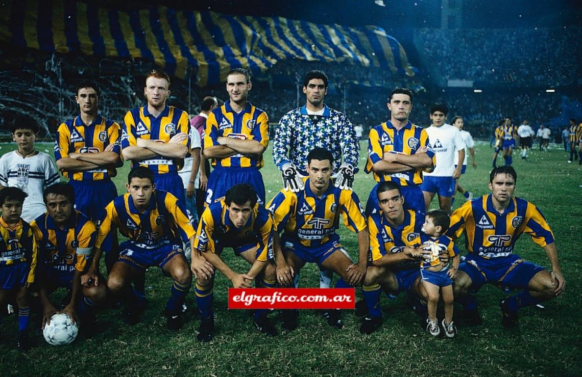 Imagen Rosario Central campeón Conmebol ’95: Graff, Lussenhoff, Carbonari, Bonano y Ordóñez. Palma, Gordillo, Pablo Sánchez, Rubén Da Silva, Cardetti y Coudet.