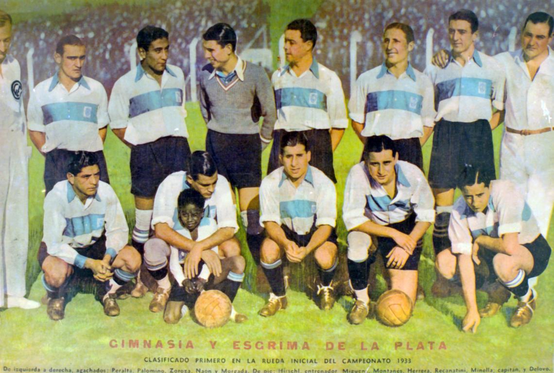 "Este era un cuadrazo". Arriba: Hirschl (entrenador), Míguens, Montañez, Herrera, Recanatini, Delovo, Minella,. Abajo: Peralta, Palomino, Zoroza, Naóny Morgada. El inolvidable "Expreso" de Gimnasia de 1933. 