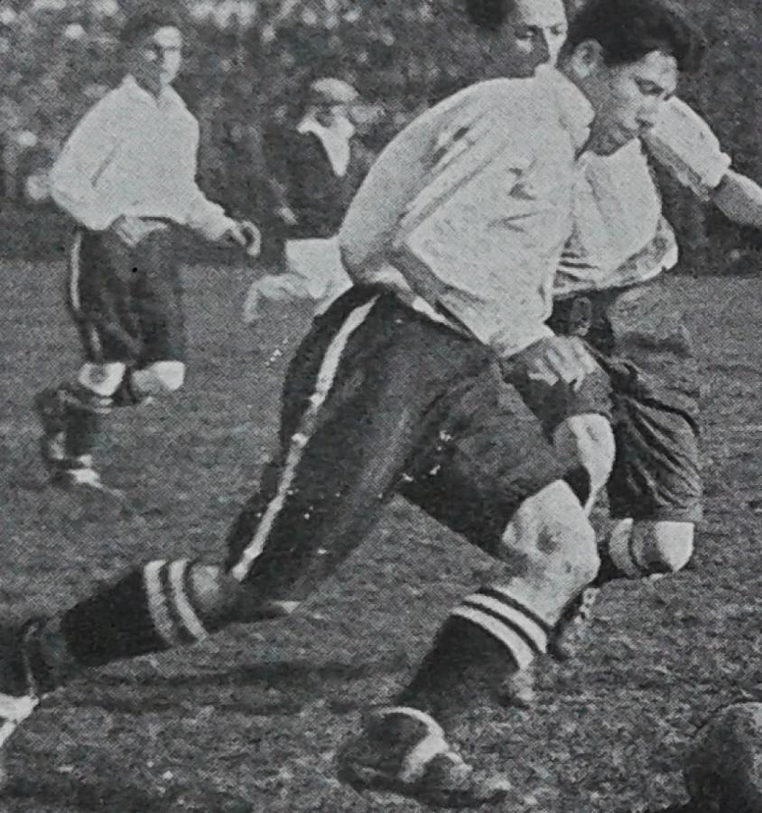 Imagen Jugando frente a la Liga Rosarina en el Campeonato Argentino de 1927.