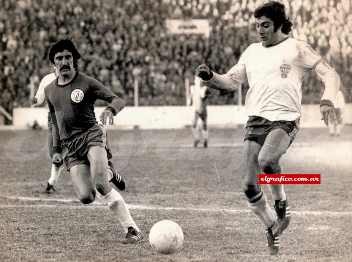 Frente a Rubén Glaría (foto de 1974).
