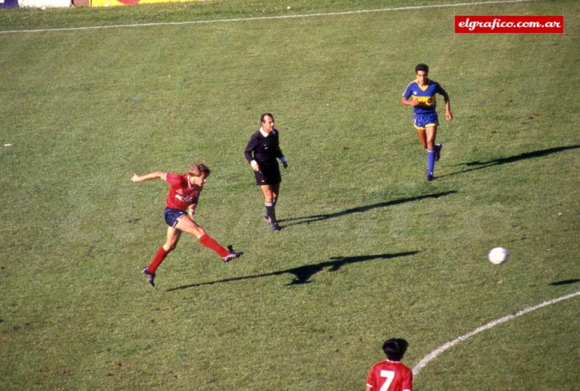 Claudio Marangoni fue campeón de la Copa Libertadores 1984 y de la Intercontinental del mismo año defendiendo la camiseta de Independiente.