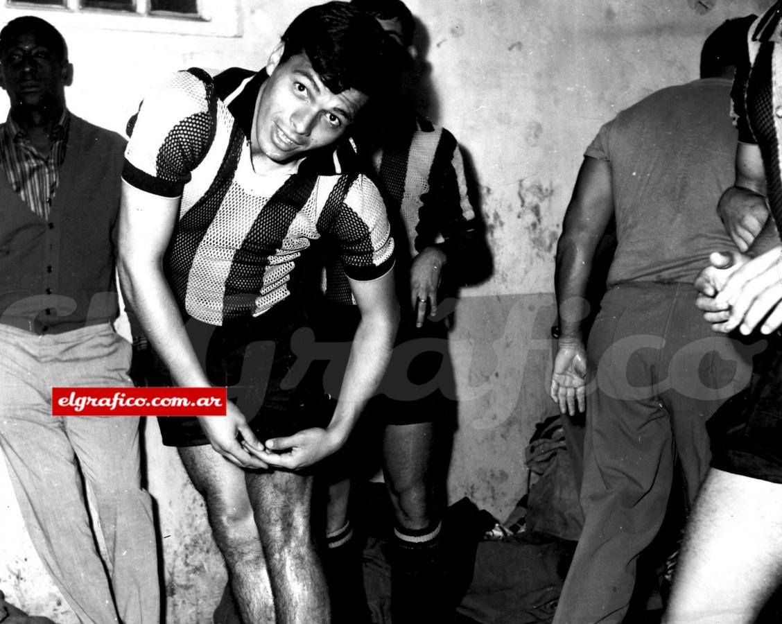 Imagen Figueroa defendió los colores de Peñarol de Montevideo desde 1967 hasta 1971, año en el que emigró al Brasil. Ganó en Uruguay 2 campeonatos de Primera División, en 1967 y 1968.