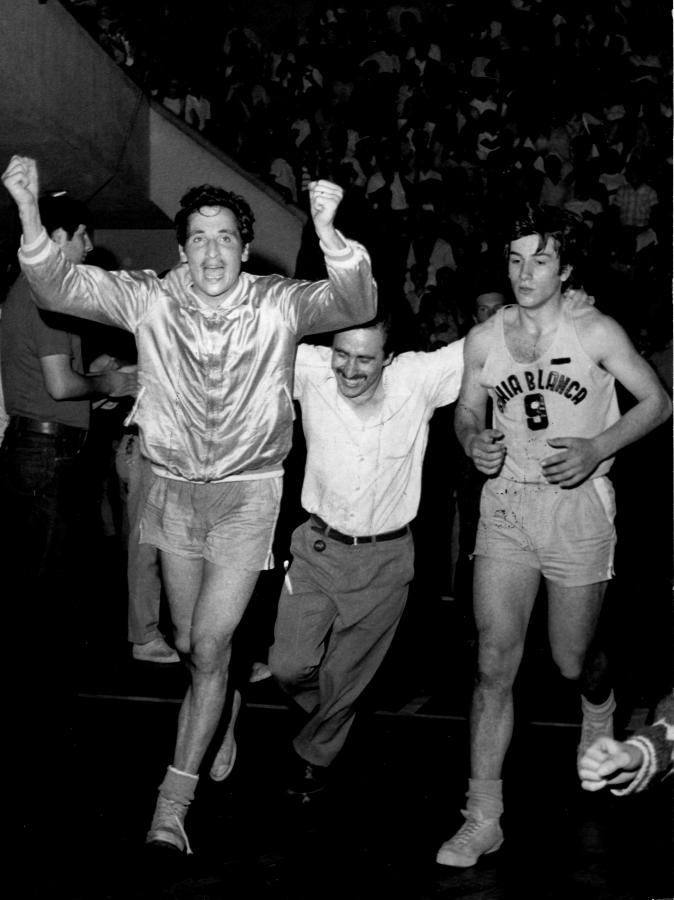 1970. vuelta olímpica en Punta Alta, luego de consagrarse Campeón Provincial representando a Bahía Blanca