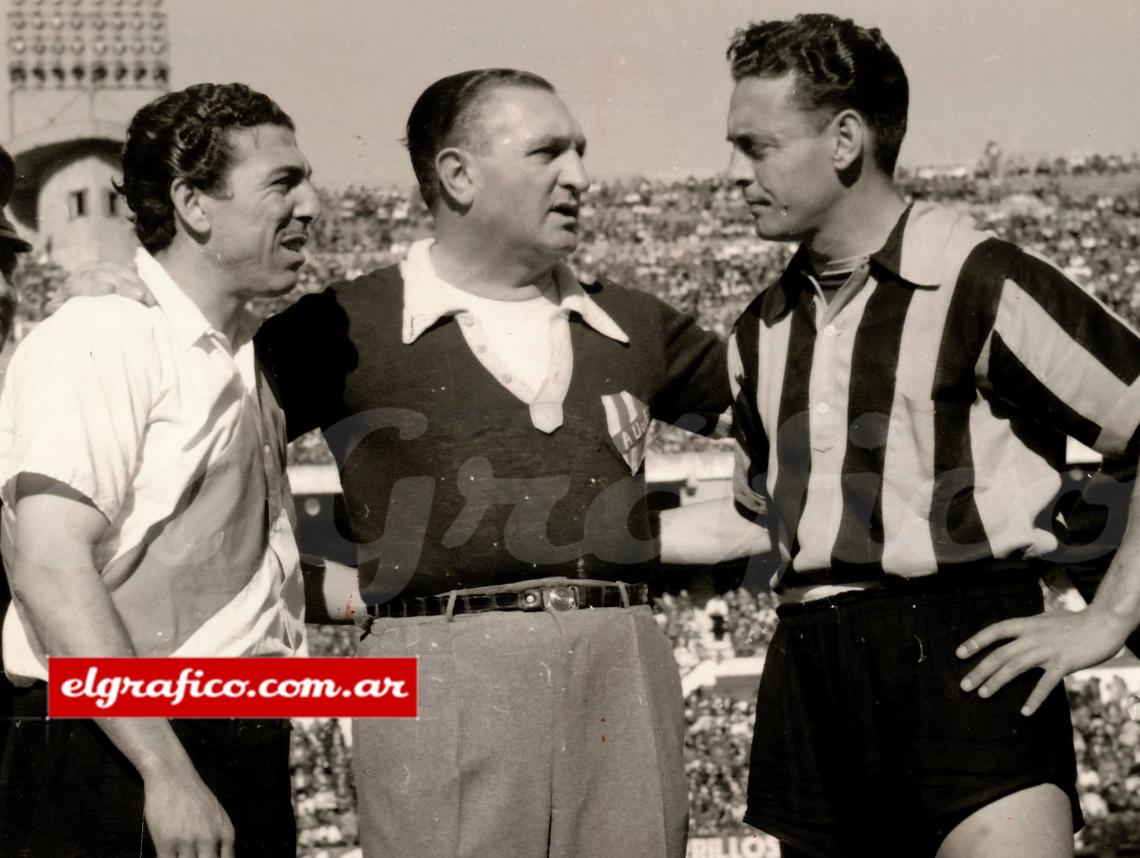 Imagen 1957. Con Labruna antes de un duelo rioplatense