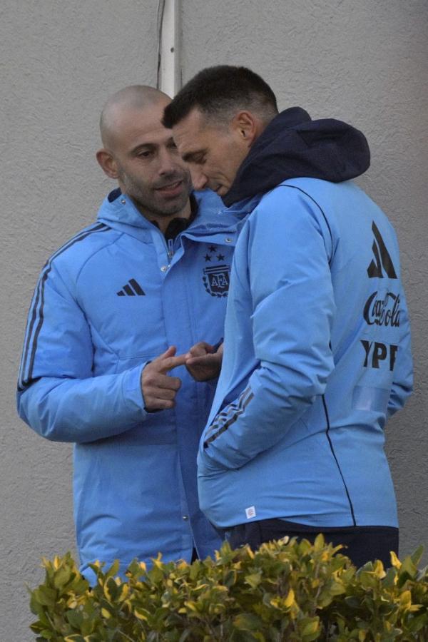 Imagen Mascherano y Scaloni tienen una gran relación que empezó en sus etapas como futbolistas. Foto: AFP