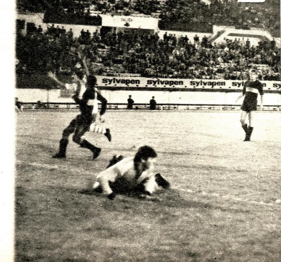 Toque y pique al claro para buscar la devolución, sorprendiendo a los marcadores centrales de Boca y no dándole tiempo a Medina para que lo alcance. Llegada justa y derechazo cruzado que entra junto al segundo palo. Gol de River…