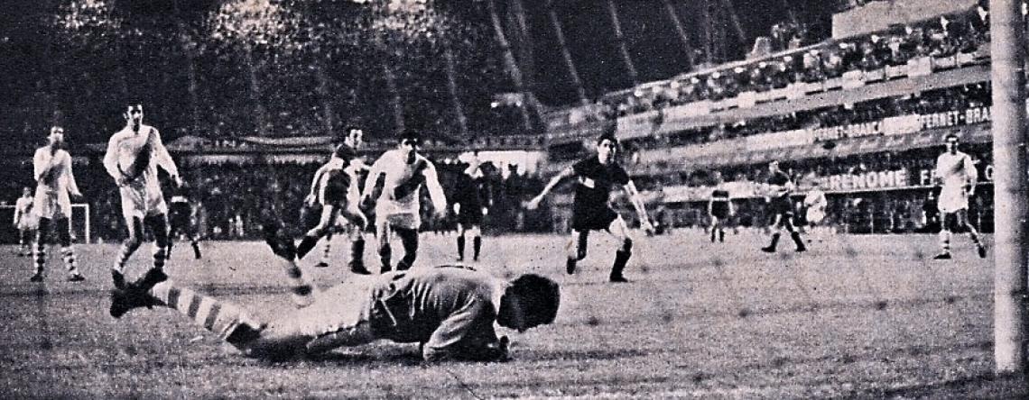 Imagen Perico Pérez retiene un cabezazo de pique al suelo de Madurga a los 63 minutos. Un minuto después llegaba el gol de Onega.