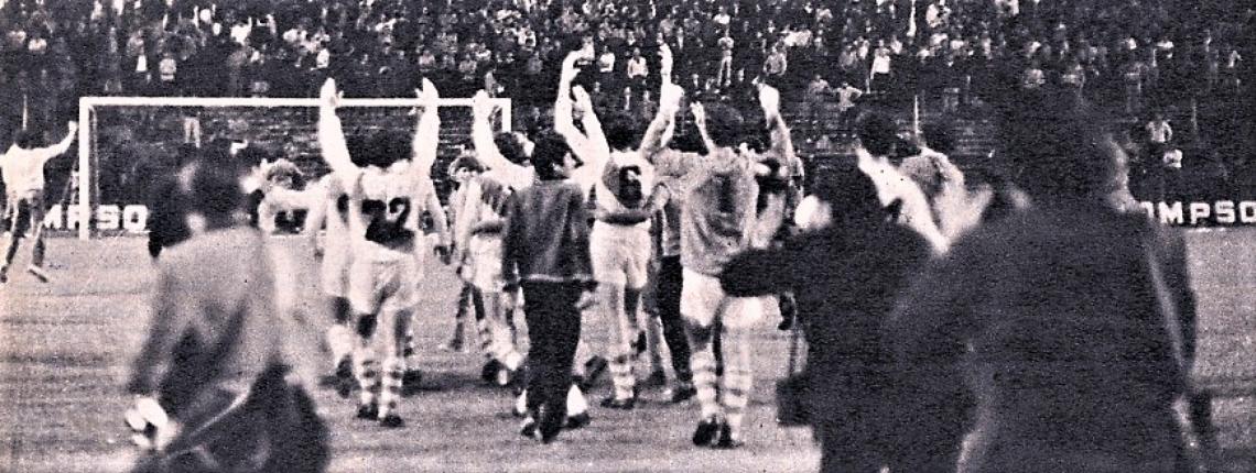 Imagen El festejo final de los jugadores de River frente a su enfervorizada tribuna...