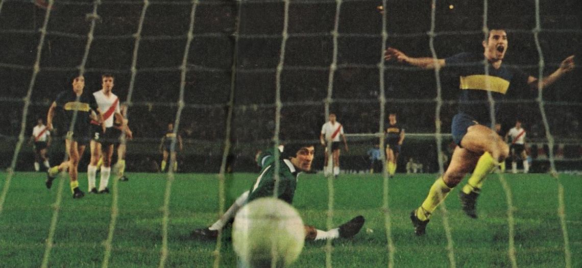 Hasta la puerta del área funcionó el talento de Benítez, después fue el turno del goleador.