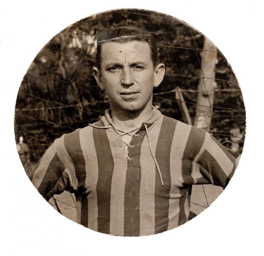 Imagen Ernesto Matozzi,, que se destacara como brillante half en la época aquí recordada.