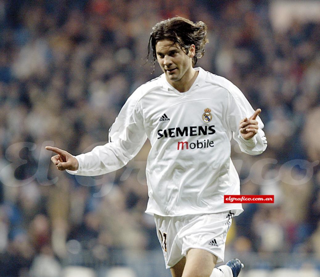 Se consagró en el Real Madrid, donde consiguió 2 Ligas, 1 Champions y 1 Intercontinental.