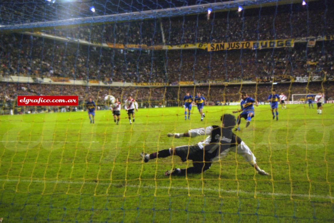 Imagen 39 minutos del segundo. La ejecución de penal impecable de Román.