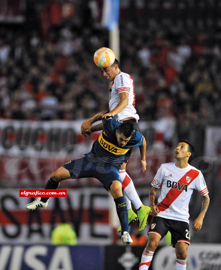 Ramiro Funes Mori, de buen partido, gana en lo alto.