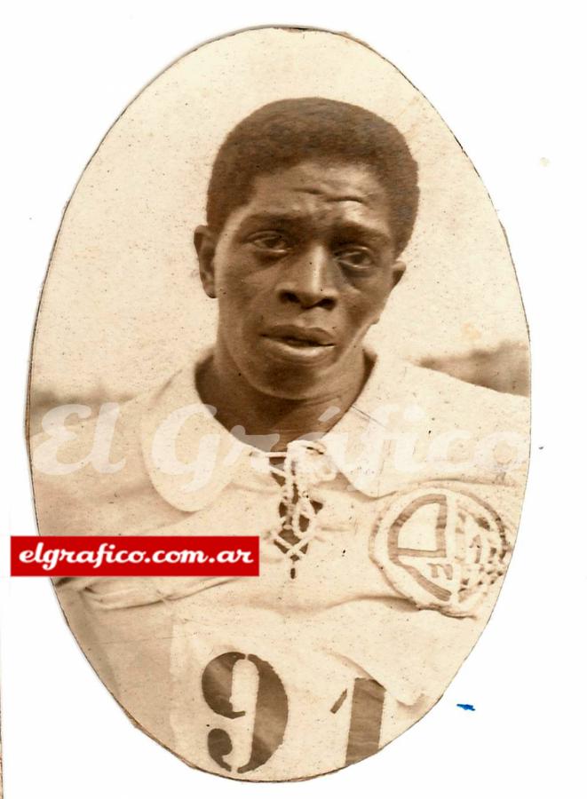 Imagen Gradín fue Campeón Uruguayo en 1918 y 1921 con Peñarol