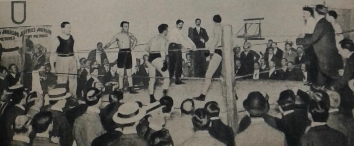 Imagen Escena obtenida en 1912, en el Buenos Aires Boxing Club. En esa ocasión el campeón de peso liviano chileno, Joe Dully, se midió con el campeón sudamericano de peso pesado, Jack Murray. Los kilos no se tenían en cuenta…