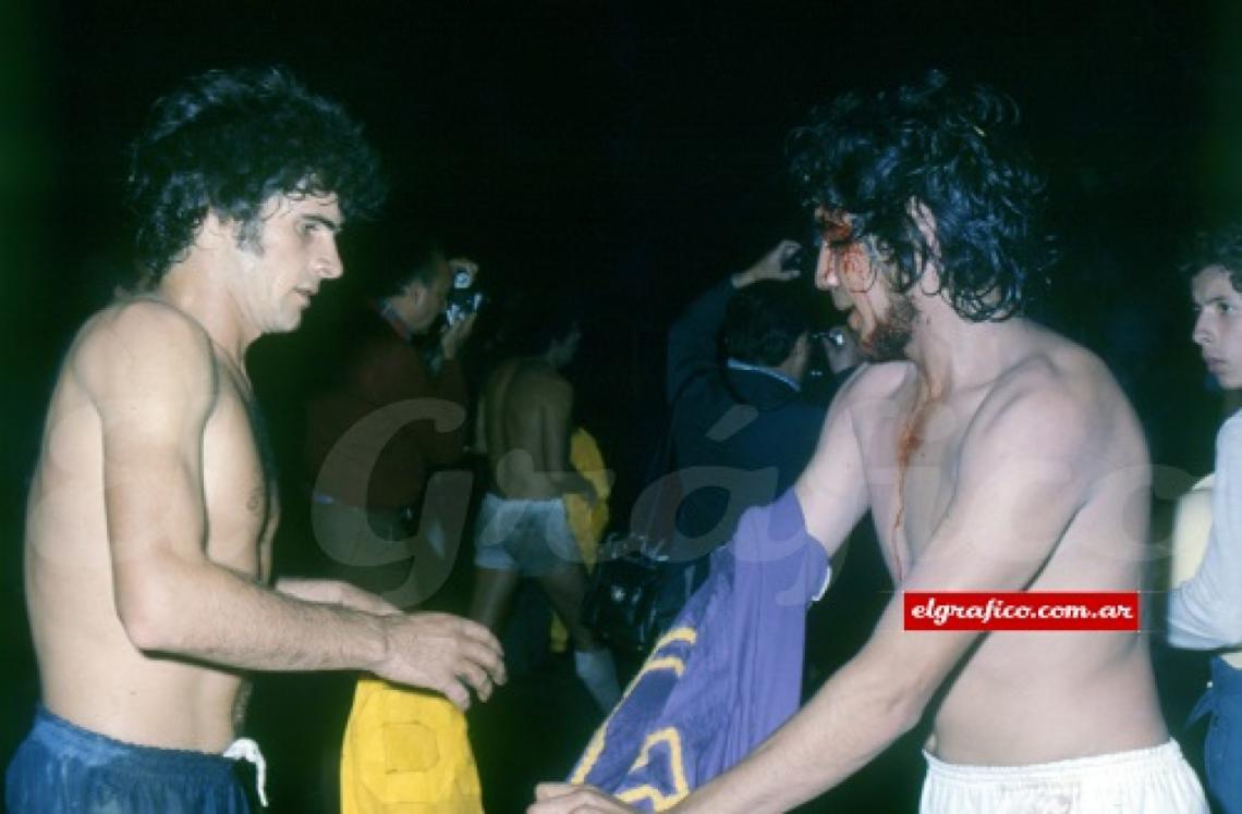 "Son cosas de la Copa y del fútbol actual. Fuerza, lucha, garra. Mirá a Puppo después de un choque. Todos queremos ganar. Después seguimos amigos. Esto fue en el Centenario. frente a Defensor".