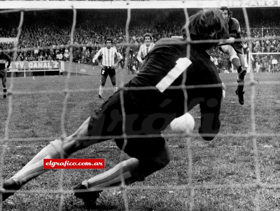 1975. Boca 4 Racing 3. Partido para la historia. El Gráfico