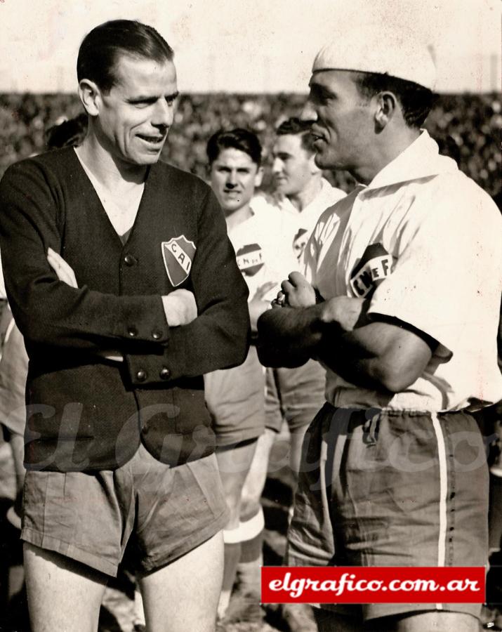 Imagen Con Antonio Sastre, antes compañeros en el Rojo, en un encuentro Nacional frente a Independiente