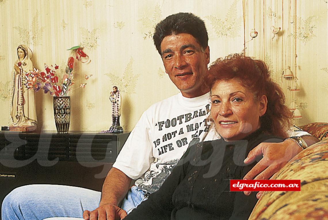 Omar con Doña Rosa, su mamá.