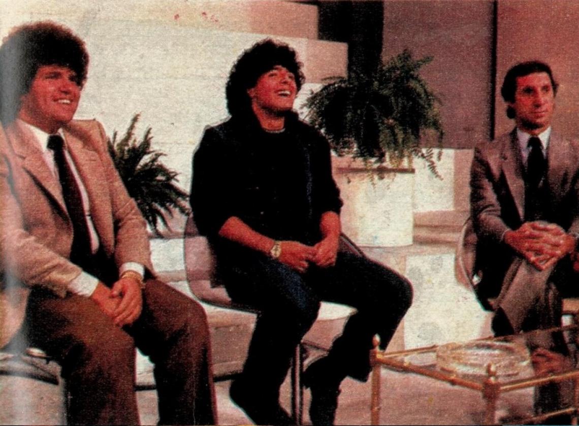 Imagen Sábado 7, frente a las cámaras de Canal 13 en el programa y compañía", entre Jorge Cyterszpiler y Carlos Bilardo.