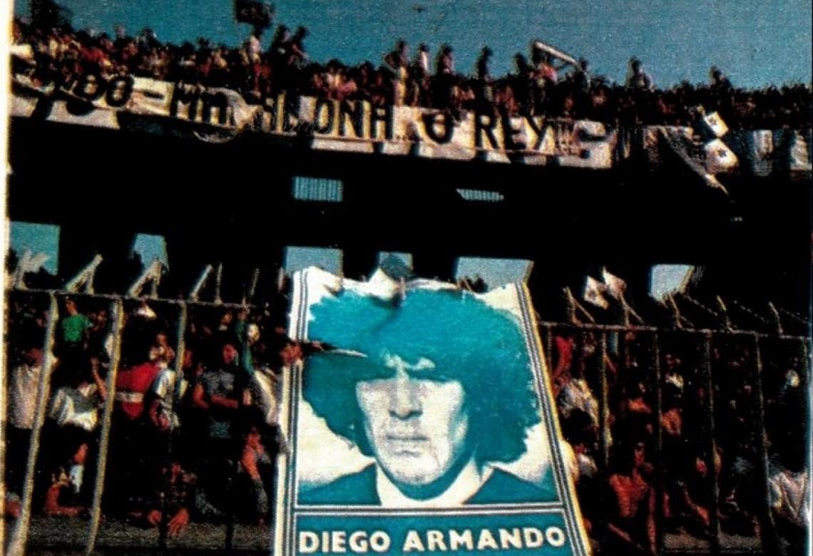 Imagen La fiebre desatada por la incorporación de Maradona al Napoli produjo una conmoción espectacular en la ciudad. 