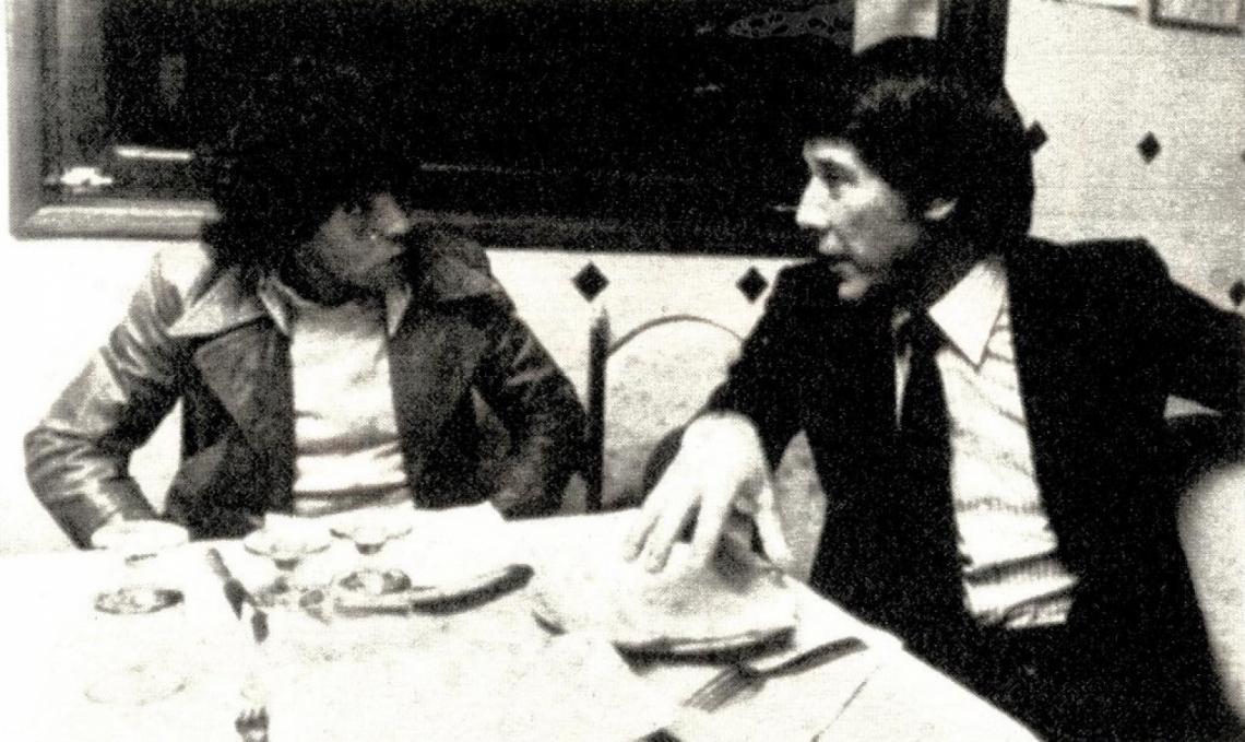 Imagen Una foto histórica: Maradona y Sivori reunidos por EL GRAFICO en mayo de 1978. Hoy los vuelve a unir la pasión del Nápoli.