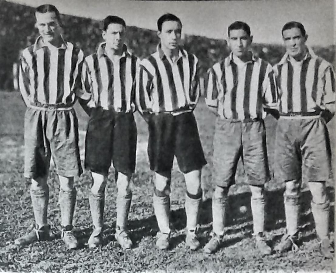 Imagen "Los Profesores", Lauri, Scopelli, Zozaya, Ferreira y Guaita; nunca una línea delantera cobró tanta fama dentro de un equipo y aun dentro de todo el fútbol de Argentina como esta de Estudiantes de La Plata.