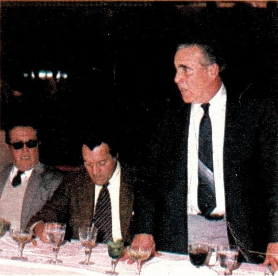Imagen González García agradece el agasajo. A su derecha, Maldonado y Fernández Schnorr.