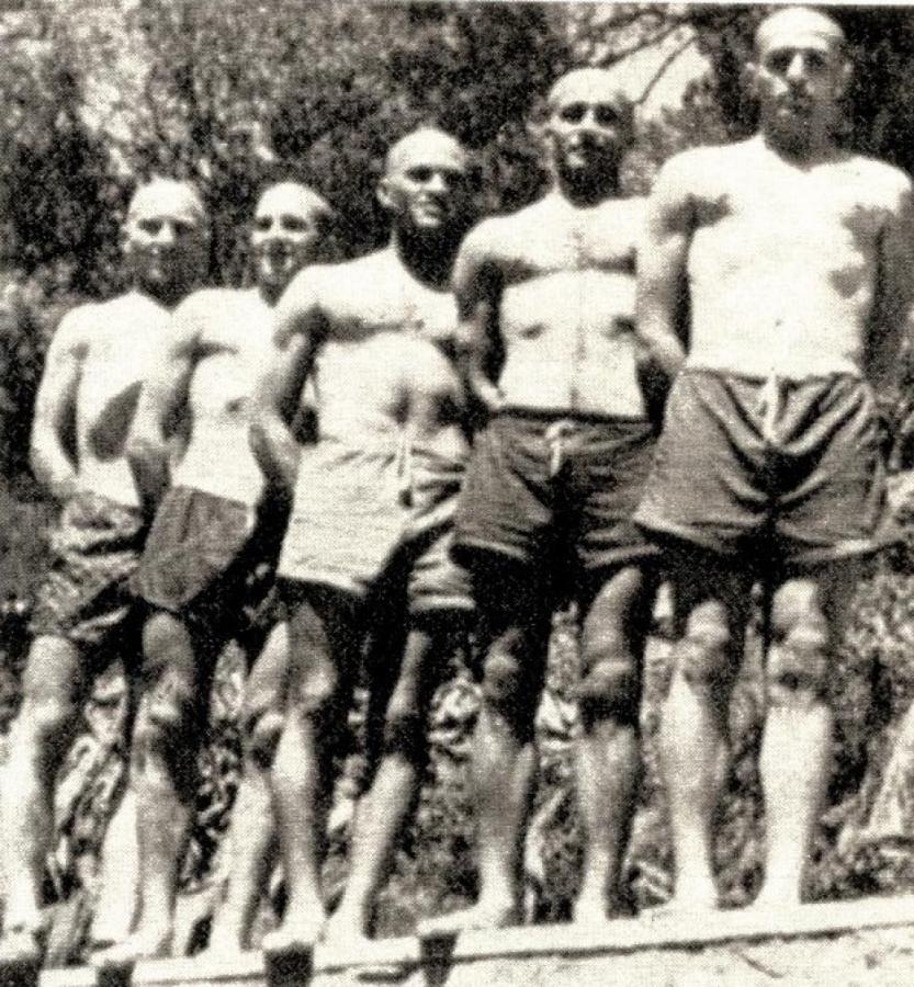 Imagen La Falda, pretemporada en 1964. Postal con las peladas de Paflik, Mori, Rolan, Guagliardi y Vicentito de la Mata. Fue un desafío y una cábala.