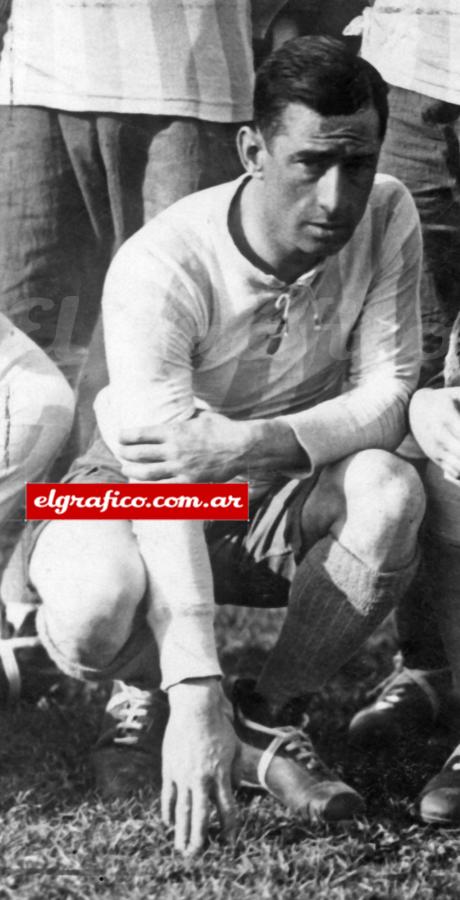 Imagen Ochoa nació en 1900, debutó en Racing en 1916 y se retiró en 1931. En la Selección ganó el Sudamericano de 1927 y la medalla de plata en los Juegos Olímpicos de 1928. 