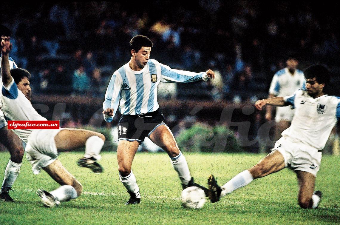 Imagen Una lesión lo alejó de la Selección y a su regreso, Batistuta y Caniggia ya eran los delanteros indiscutibles.