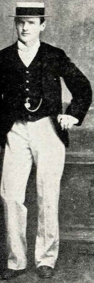 Imagen Moffat fue, como se ve, un elegante de la época, allá en el 92. En el chaleco ostenta la medalla del St. Andrews.